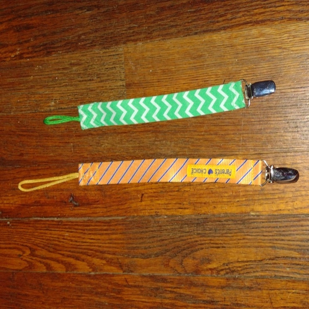 2 Pacifier Clips